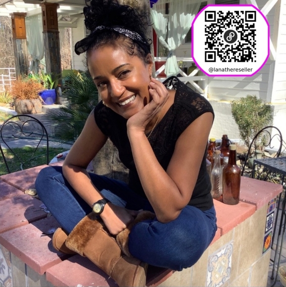 Meet your Posher, Lana - Picture 1 of 1